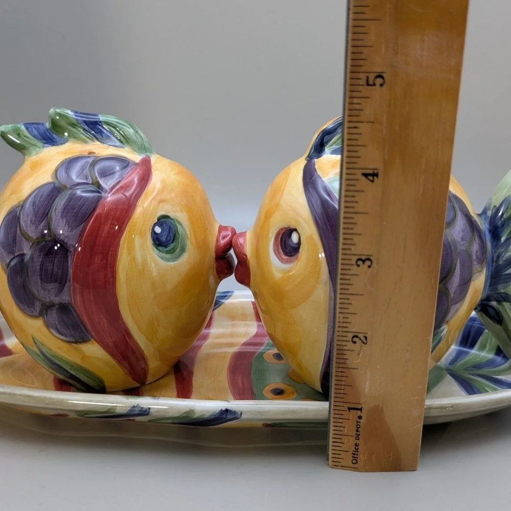 Tabletops Lifestyles Under The Sea Kissing Fish Salt & Pepper Shakers with Tray